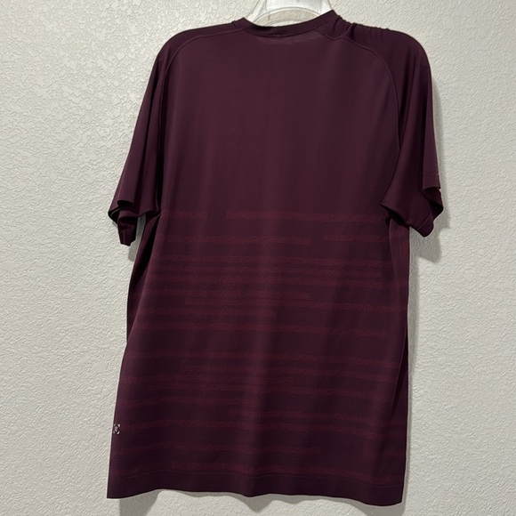 Lululemon Metal Vent Tech - Size Large Burgundy - Picture 2 of 4